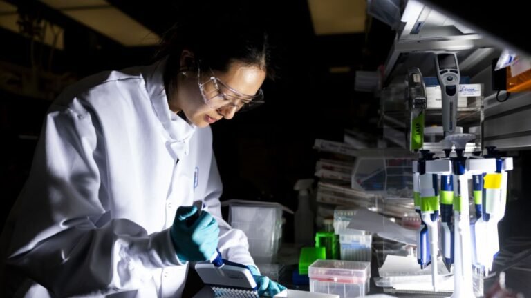 Public health experts dismayed by RFK Jr.’s defunding of mRNA vaccine research : Shots