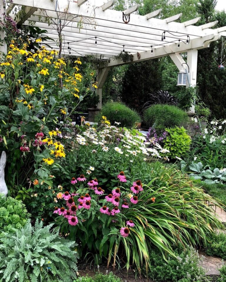 13 Front Yard Fall Flower Bed Ideas to Beautify Your Landscape