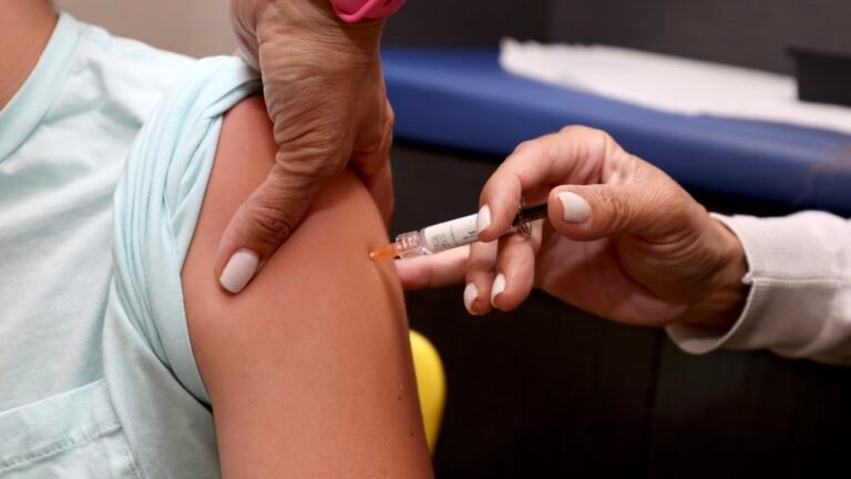 CDC advisers scrutinize childhood vaccine schedule : Shots